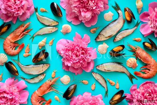 Bild på Sea food and flowers background